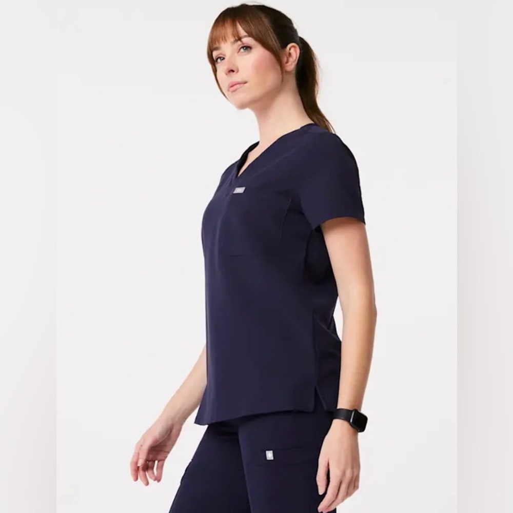 NWT Figs Catarina Top Navy Blue One Front Pocket Size XL Petite - Picture 2 of 10
